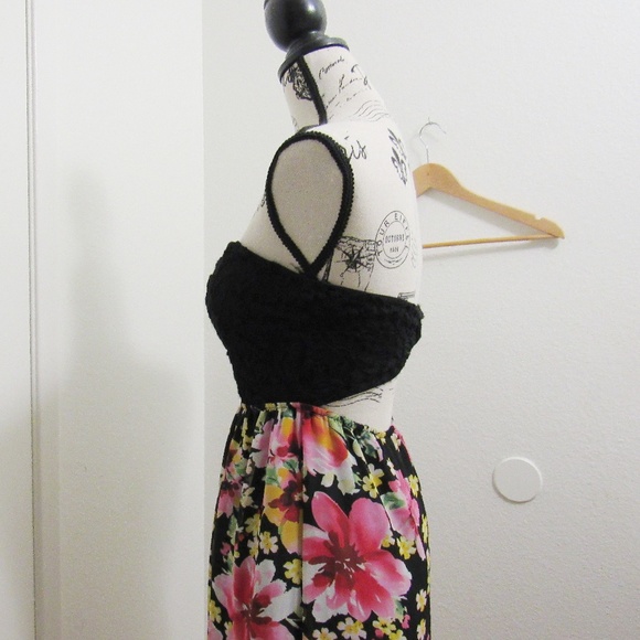 H&M Dresses & Skirts - H&M STRAPLESS FLORAL MAXI DRESS